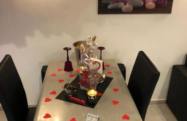 Appartement Love room avec jacuzzi et hammam privatisé Lieu insolite en amoureux Spa détente assurée avec de doux massages en options sur demande - Foto 3