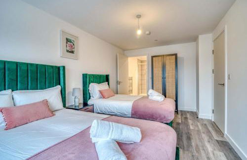 2-BR Near Salford Royal - City & Town Centre View - 1 Minute to Train & Tram Station - Sleeps 6 - Foto 17