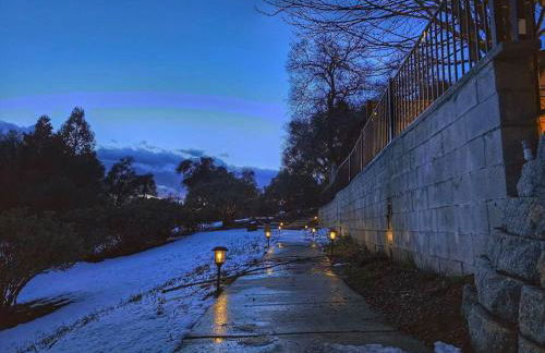 Yosemite Gateway Cottage - King Suite - Mountain Views - Foto 50