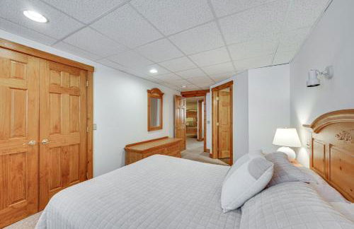 Ski-In Resort Family Condo with Deck at Jay Peak! - Foto 19