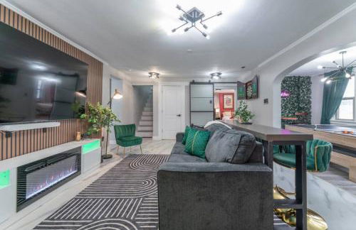 Pool Table, Arcade, Darts, 3 Car Garage, Sleeps 20 - Photo 6