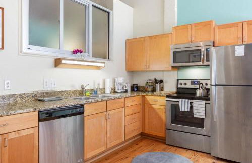 Downtown Durham 2BR Apt Walk Everywhere & Wifi - Foto 91