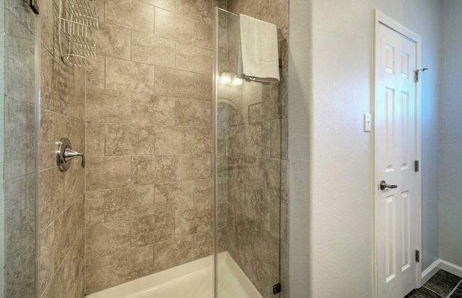 Sleeps 26 2 Homes w/ Waterfront Pool + Boat Dock Laguna Village Escape - Foto 79