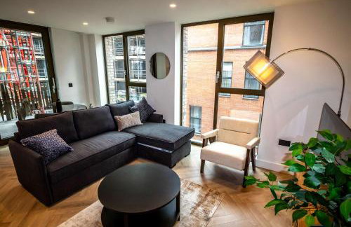Fabulous 2 Bedroom Apartment in Central Manchester - Photo 1