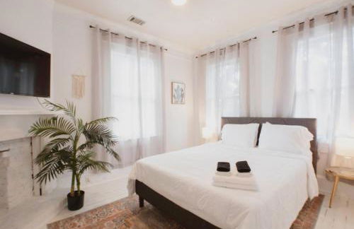 Newly Renovated 3BDR with Backyard Starland District - Foto 3