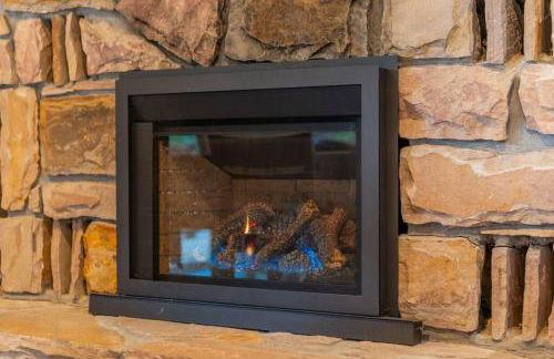 ADK Whiteface Chalet with Hot Tub, Dog Friendly! - Foto 19