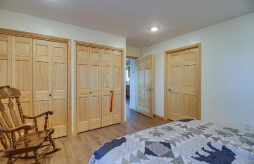 Hines Vacation Rental with Grill Walk to Lake! - Foto 12