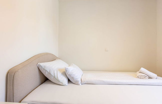 Exquisite Prestige Luxury Apartments With Shared Pool - Photo 9