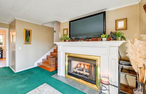 Lakefront Cabin Retreat with Dock in Robbinsville! - Foto 10