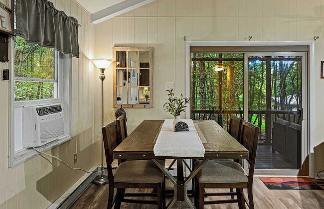 Frolic on Fern by Avantstay Enclosed Deck w/ Forest Views, Bar - Photo 1