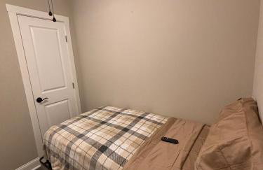 Modern Comfort in Historic East Baltimore Stylish 3BR Row Home - Photo 24