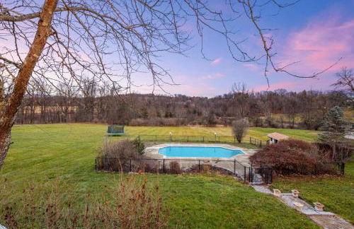 Huge Retreat w Alaska King, Pool & Jacuzzi Tub Indoor - Foto 35