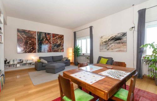 GuestHost - Charming apartment with parking! - Photo 8