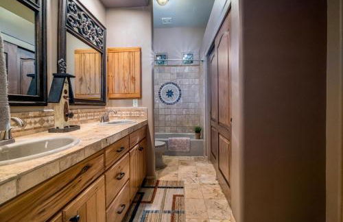 Quail Mountain Desert Resort: Heated Pool, Mt Vews, all BR's King & TV's, Hiking - Photo 24