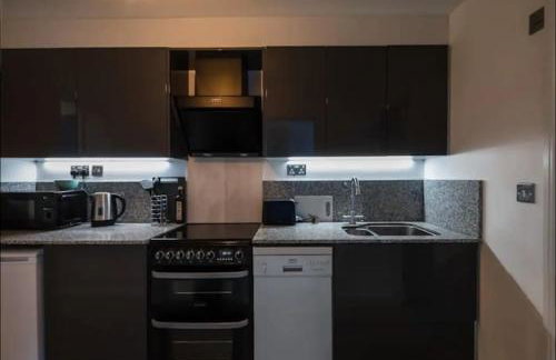 Spacious 2 Bedroom Apartment near Seafront - Photo 11