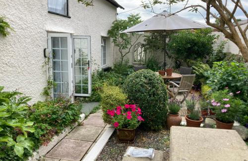 Bryntirion Farmhouse Apartment with Hot Tub - Foto 3