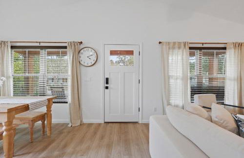 Cozy Coastal Cottage Minutes to Beach and Downtown - Foto 19