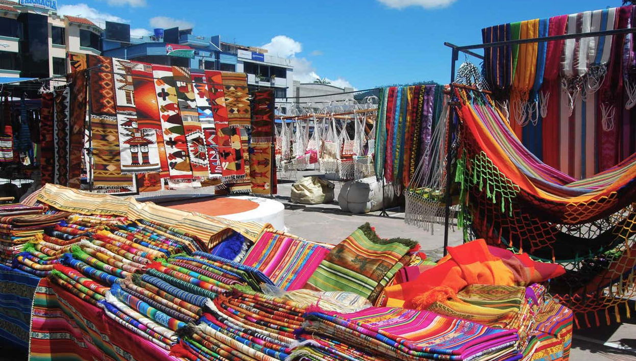 Plaza de Ponchos, em Otavalo