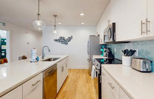 Mad Beach Hideaway - Photo 8