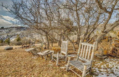 Deck and Pond Views! 2-Acre, Woodsy Rocky Mtn Haven - Foto 24