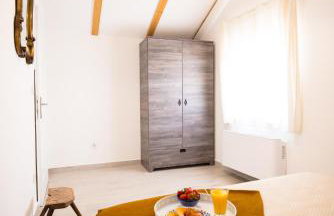 Villa Pietra- Modern rustic poolside oasis - Photo 28