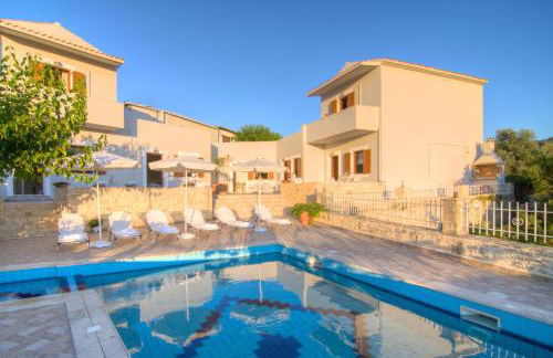 Antigoni Villa, Spacious Nature Retreat with Pool, By ThinkVilla - Foto 15