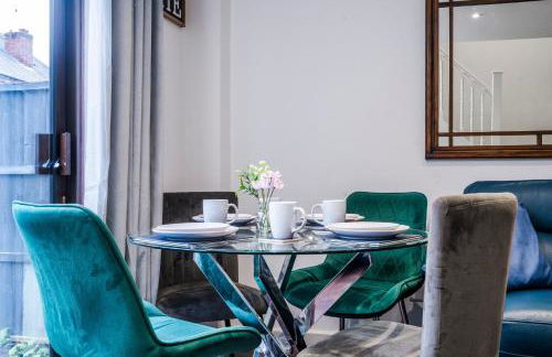 Great Location 2 Bedroom House in Nottingham, Private Garden, Fast Wi-Fi and Free Parking - Photo 61