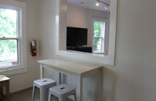 East Nashville upstairs apartment, one queen BR, 2 twin BR,1bath in Five Points, close to downtown - Foto 15