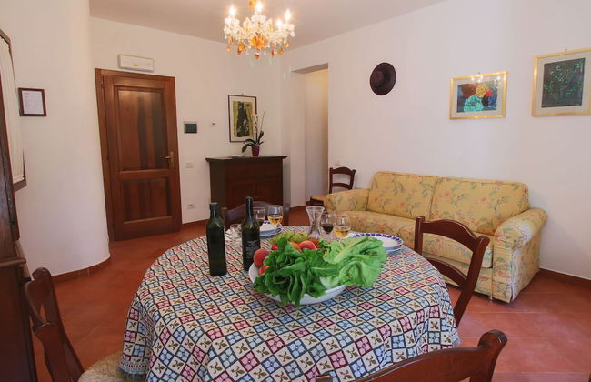 Stunning Farmhouse with Swimming Pool & Hot Tub in Umbria - Photo 24