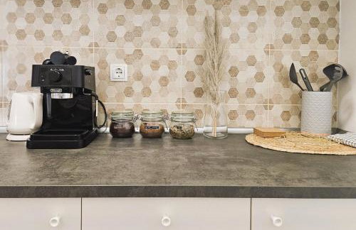 Central Park Apartments - Photo 6