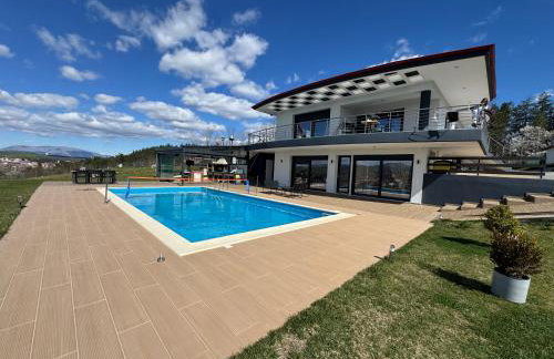 Luxury Villa Rafaela Οικογενειακή βίλα με ιδιωτική πισίνα, BBQ κ παιχνίδια Ιδανική για οικογένειες με παιδια - Foto 15