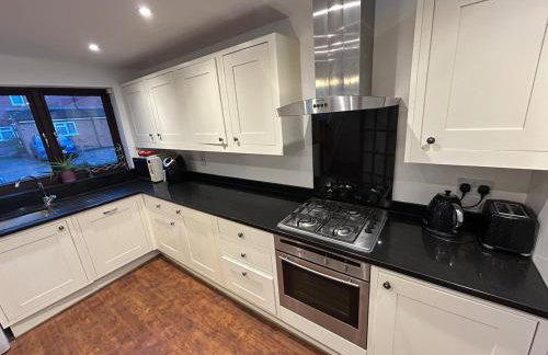 3 bed family home northwood London suburbs - Foto 2