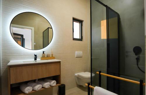 Newly built Villa MarVista with 4 bedrooms,infinity pool & stunning sea and mountain views - Photo 30