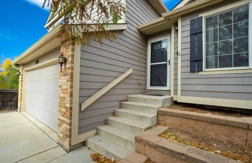 4BR w Fireplace Backyard BBQ near Peterson AFB - Foto 37