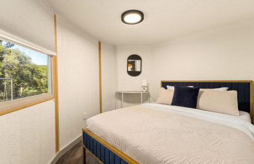 Canyon Family Yurt Cabin - Hot Tub Loft Full Kitchen & Bath - Photo 18