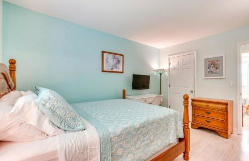 Cozy Goose Creek Escape with Patio and Grill - Foto 11