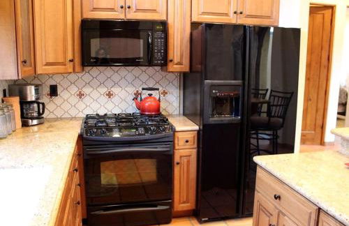 Romantic and Relaxing Villa Retreat with a Jacuzzi near Somis, California - Photo 13