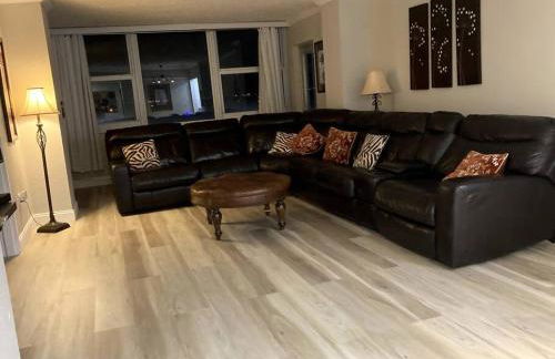 Oceanview on SAND located in Ocean Manor Resort Fort Lauderdale Beach 2 bed 2 bath spacious corner unit partial ocean view - Foto 11