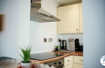 Penthouse - Amazing City Skyline Views - Balcony - FREE extra 2 hours - FREE Parking - Utilita Arena - Bullring Shopping - New St Station- Super King Size Bed - Foto 77