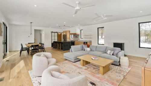 Contemporary Mountain Holiday Home with Hot Tub - Foto 4