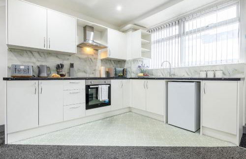 ROOMS NEAR ME - All amenities, private access entire place, kitchen & washroom, smart tv, parking nearby - Foto 19