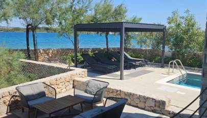 Royal House 1 - Photo 2