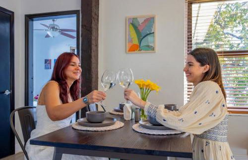 Cozy 2BR Next to Design District & Free Parking - Photo 26