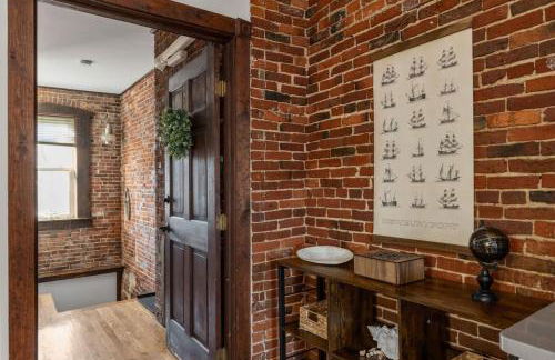 Newburyport Flat Downtown Living King Bed - Foto 15