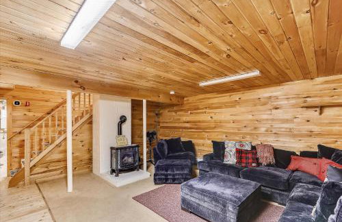 Aspen's Run: 3 br log cabin, wood stove, deck, firepit, window a/c by Stowe Country Homes - Foto 4