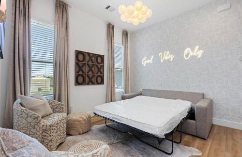 2 Luxury Homes in 1 - Walk to Nightlife & Stadiums - Foto 29