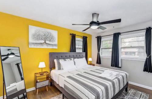 HotTub, King & PoolTable~East Wichita - Foto 38