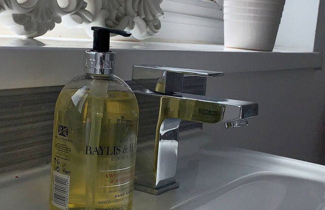 Large 5 Bed House / Wolverhampton + Parking - Foto 14