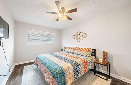 Large South Houston gem with covered patio seating - Foto 3