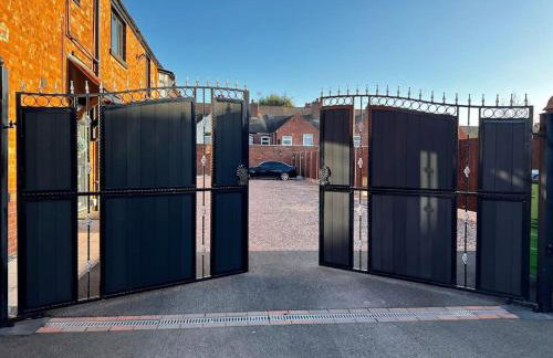 No1 Lux Apartment Nuneaton with Gated, Private Parking - Foto 2